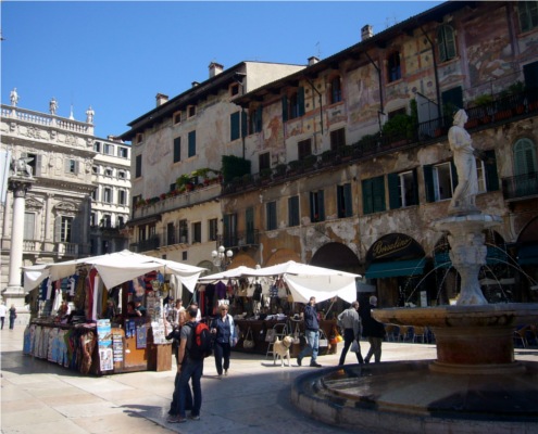 piazza del erbe bycling holidays italy